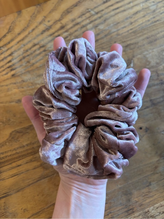 Accessories - LARGE VELVET SCRUNCHIE